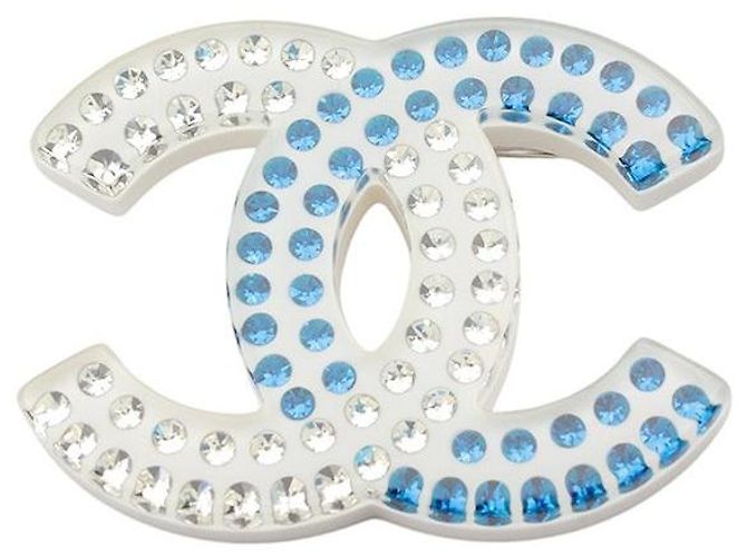 Chanel White Blue Strass CC Logo Brosche Weiß