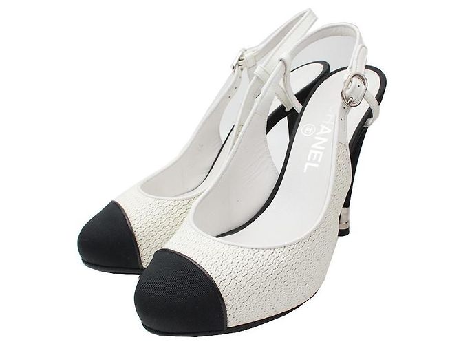 Chanel Zapatos slingback Captoe de dos tonos Blanco