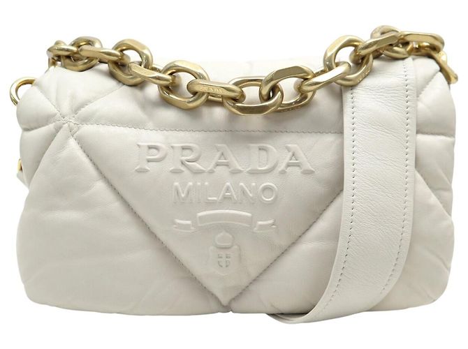 BOLSA DE MÃO PRADA SPECTRUM EM COURO NAPPA COM ALÇA DE CORRENTE DOURADA Cru