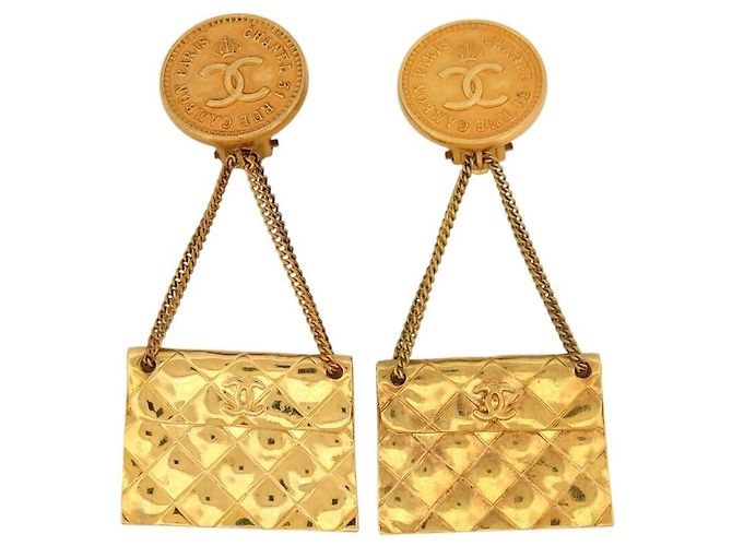 ORECCHINI CHANEL MEDAILLON CC PENDANT CHARM TIMELESS CLIPS D'oro