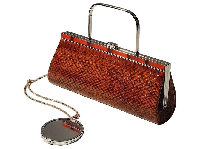 Autre Marque Braune Clutch aus geprägtem Pythonleder mit Griff