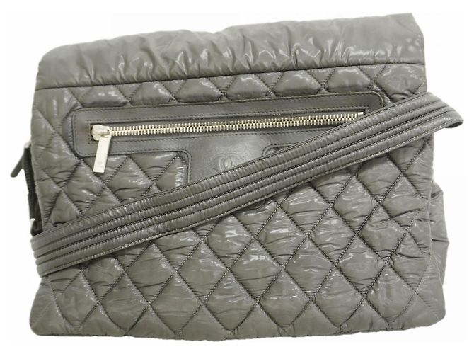 Bolso de hombro Chanel Coco Cocoon de nylon gris Castaño
