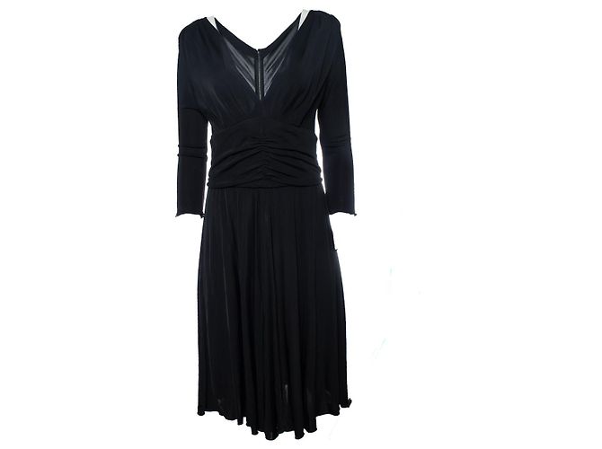 Dolce & Gabbana, schwarzes Kleid mit V-Ausschnitt