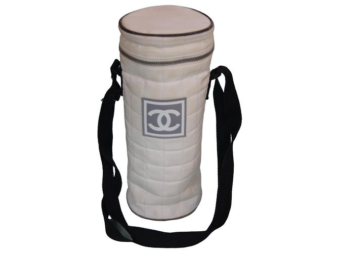 Chanel Bolso Cilíndrico Acolchado Blanco