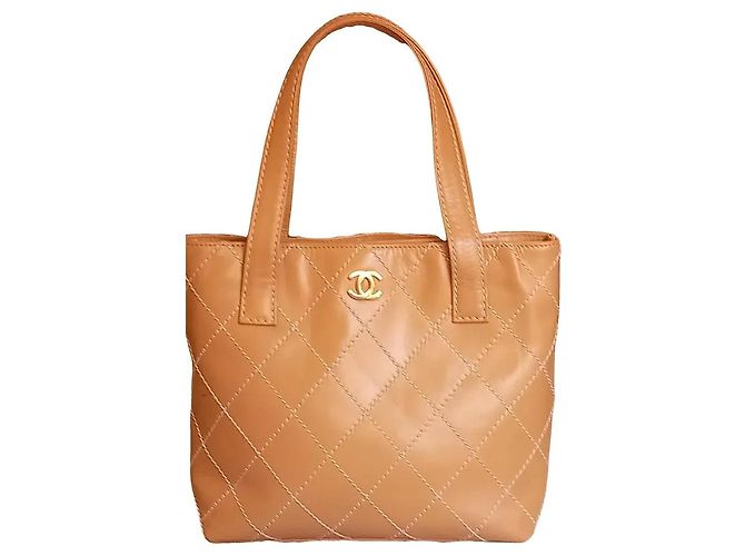 Sac cabas Chanel en cuir matelassé Beige