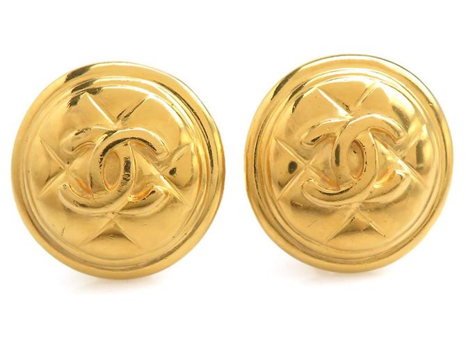Classique Boucles d'oreilles à clip dorées Chanel