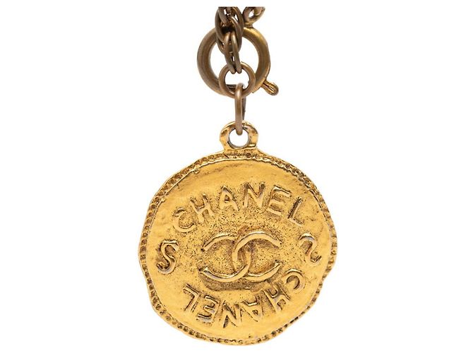 Colar com pingente de corrente com motivo de moeda Chanel Coco Mark Dourado