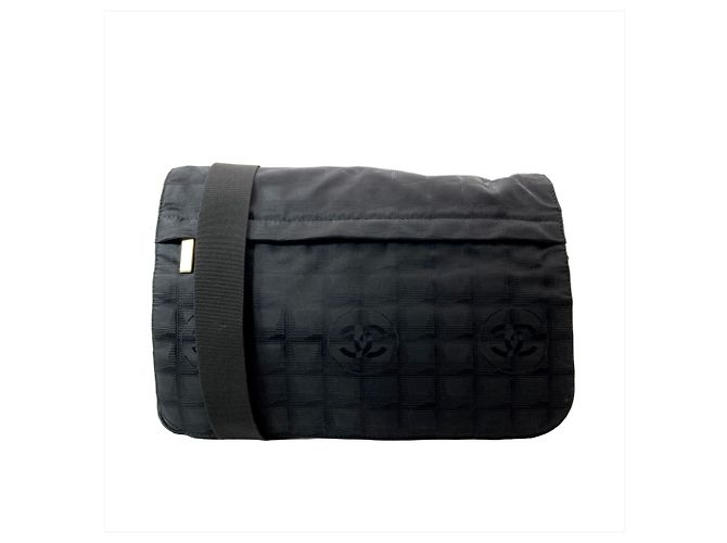 Nuova borsa a tracolla da viaggio Chanel Nero