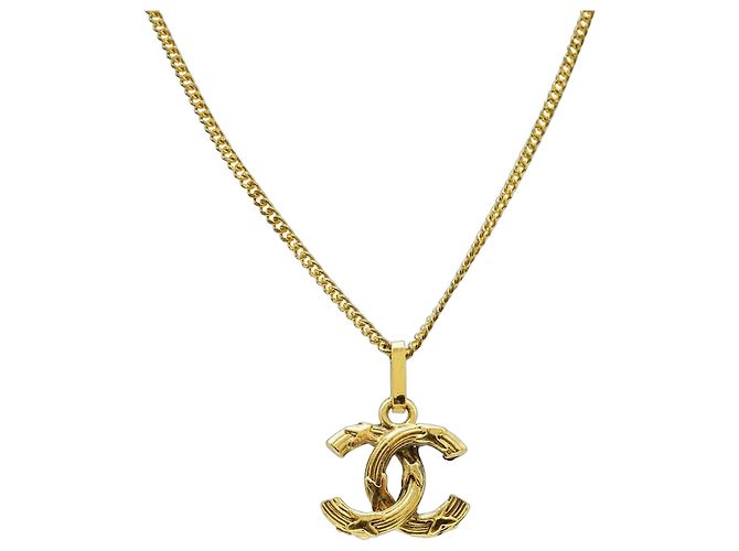 Colar com pingente de corrente Chanel Coco Mark Dourado