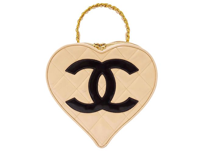 Bolsa de Vanity Chanel Matelassé Enamel Heart Bege