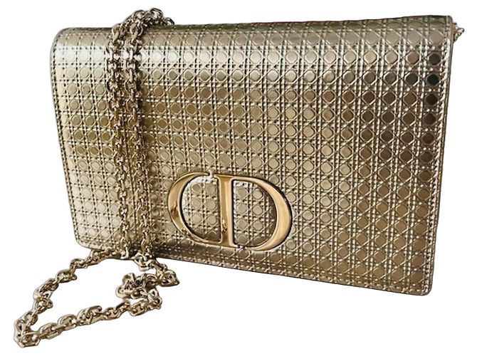 Bolsa de ombro Dior Cannage em couro dourado
