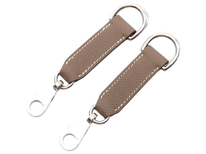 Hermès Lederanhänger Grau