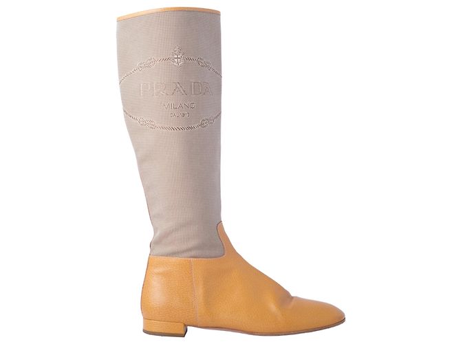 Prada Reitstiefel aus beigem Canvas und Kamelleder mit Logo