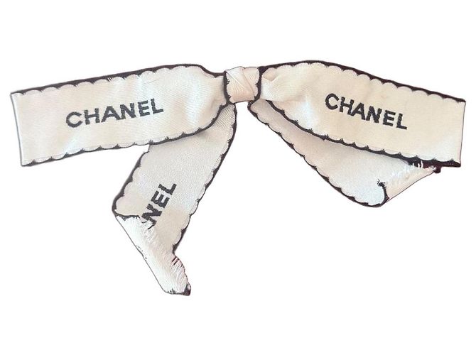 Broche Ruban en Soie Blanche Chanel