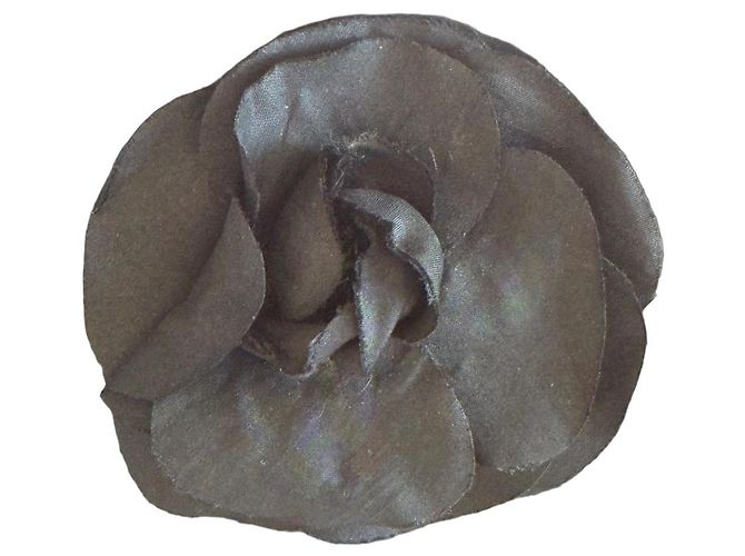 Spilla Camelia Chanel in seta nera Nero
