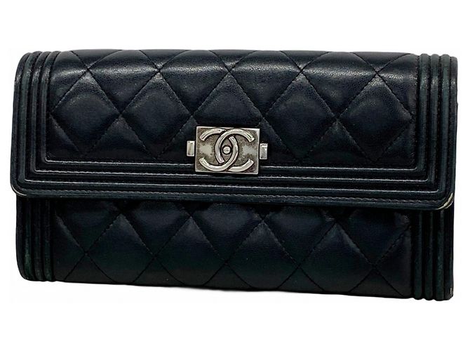 Cartera larga Boy de Chanel en piel de cordero negra Negro