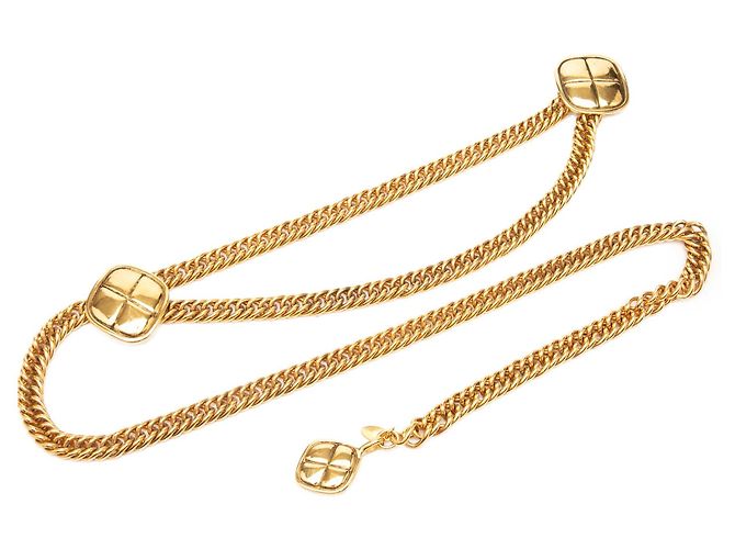 Cinturón Chanel Gold CC chapado en oro con cadena de colgantes acolchados Dorado