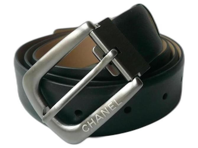 Cinto Chanel em couro de vitelo liso com fivela logo, 95 cm Preto