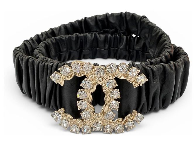 Cinto Chanel B21C Coco Mark em couro e strass Preto