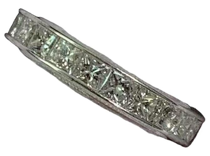Harry Winston Platinring mit Smaragdschliff-Diamanten Silber