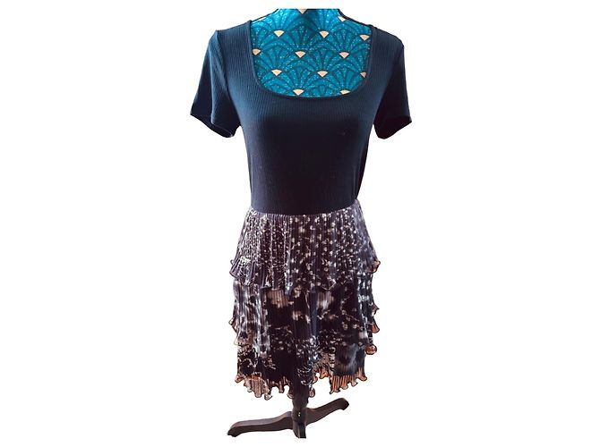 Desigual Kleid Schwarz mit abstraktem Print und Volants Mehrfarben