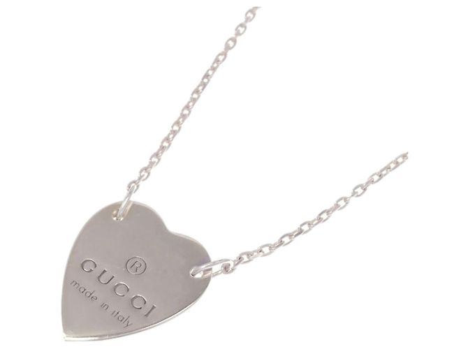 Collar Gucci de plata con corazón