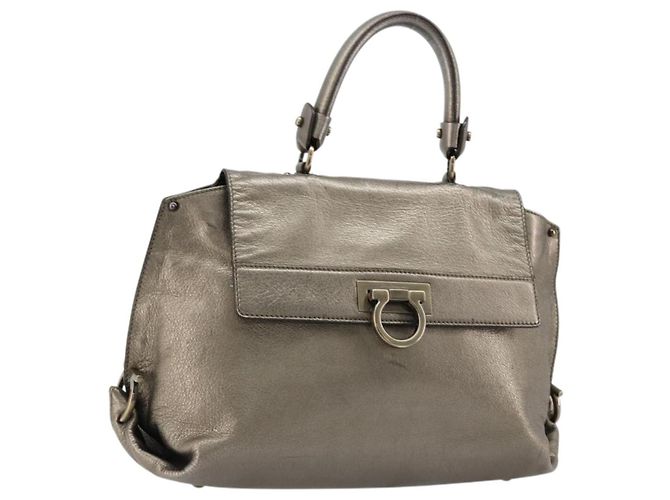 Borsa Salvatore Ferragamo Gancini in pelle argento Auth ka4466