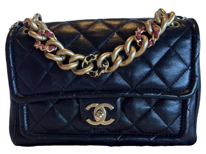 Chanel Classic Flap Bolsa em Couro Acolchoado Preto