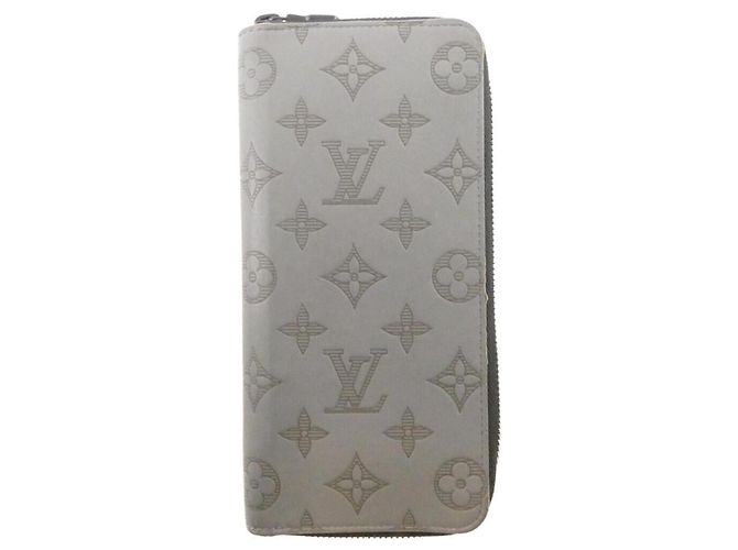 Cartera Zippy Louis Vuitton Monogram Shadow Gris