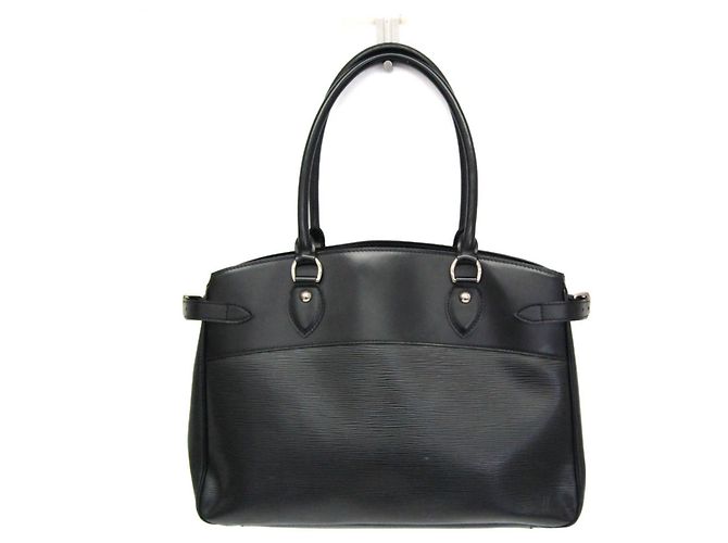 Louis Vuitton Epi Passy GM Handbag in Noir Black