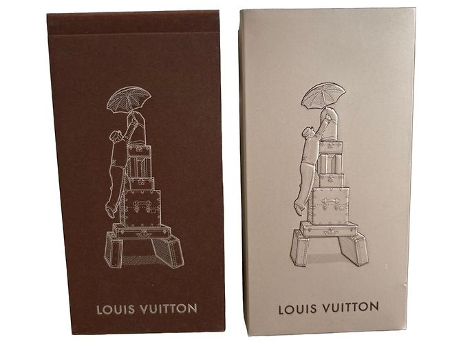 Louis Vuitton Flip-Book Tour Eiffel Marron Beige 