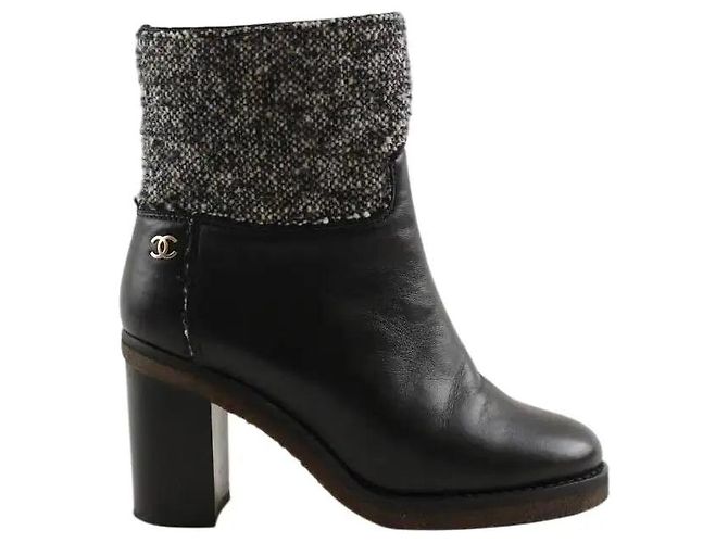 Chanel Botas pretas Preto