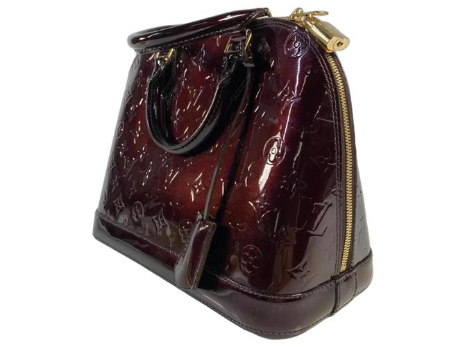 Louis Vuitton Alma en piel charol granate Burdeos