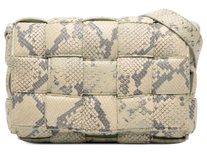 Bolsa transversal Cassette acolchoada em pele de cabra com relevo de python verde Bottega Veneta Verde claro