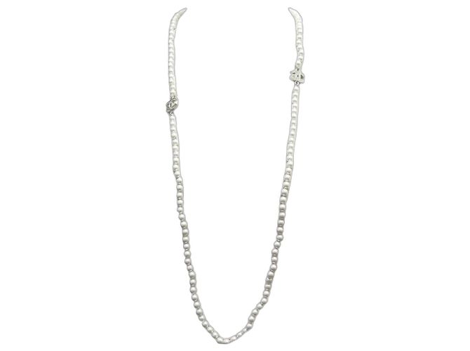 COLLAR CHANEL SAUTOIR LOGOS CC E PÉROLAS 99-106CM METAL PRATEADO