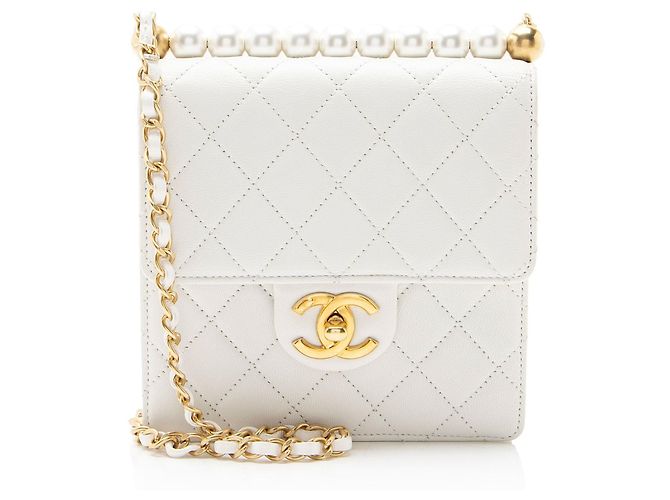 Gabrielle Bolsa Chanel Lambskin Chic Pearls Small Vertical Flap Bag Branco