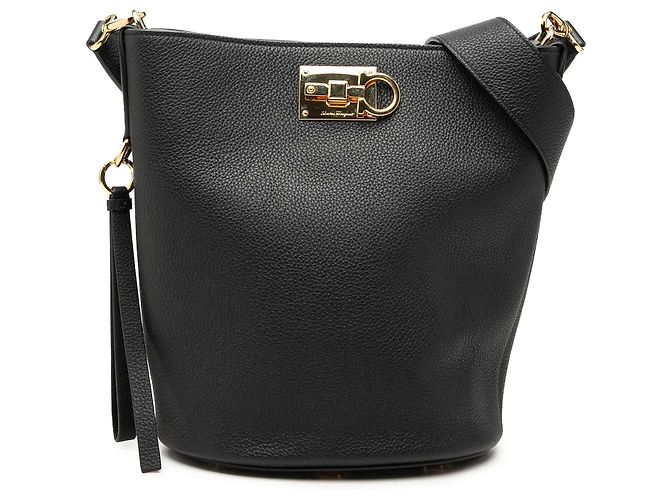 Salvatore Ferragamo Borsa a secchiello Studio in pelle di vitello martellata nera Ferragamo Nero