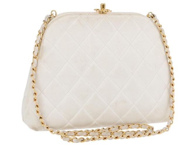 CHANEL Bolsa de Ombro Matelasse com Corrente em Pele de Cordeiro Branco Ouro CC Auth 181776V Dourado