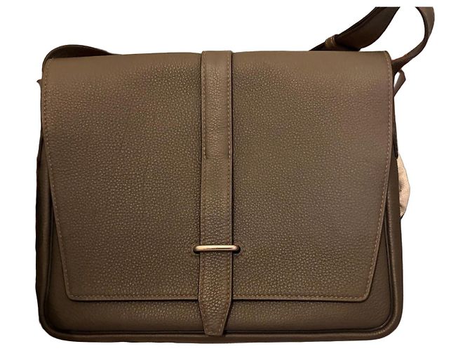 Hermès Steve Light Bolsa tiracolo em couro Togo Caqui