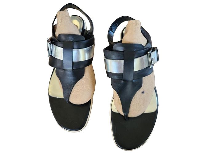 Calvin Klein Sandali con listini neri e argento Nero