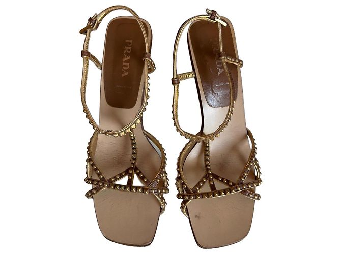 Prada Défilé Sandali con Tacco in Pelle Borchiata - Marrone e Oro D'oro