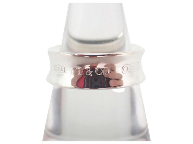 Anillo de banda de plata de ley Tiffany & Co.