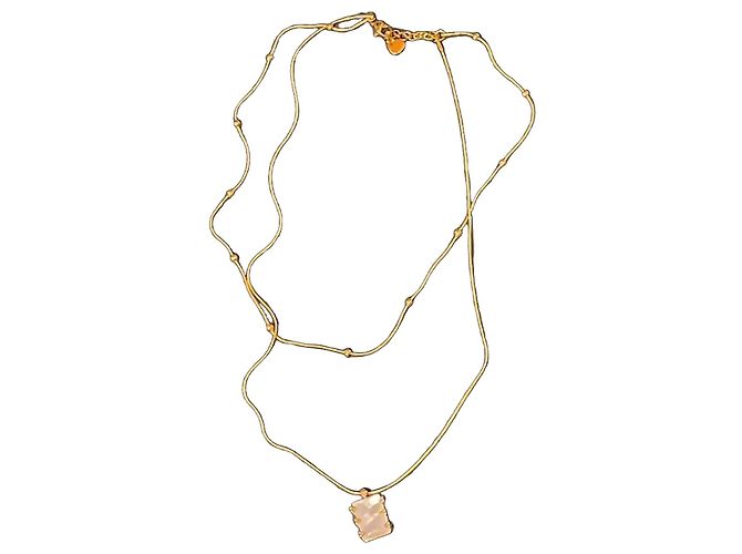 Autre Marque Collar de doble capa dorado con colgante rectangular de nácar Blanco