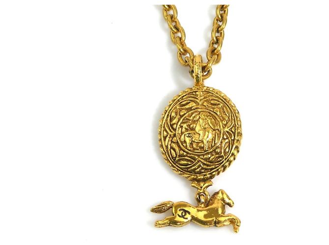 Colar de metal dourado Chanel