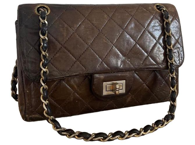 Bolsa Chanel 2.55 Timeless em couro marrom