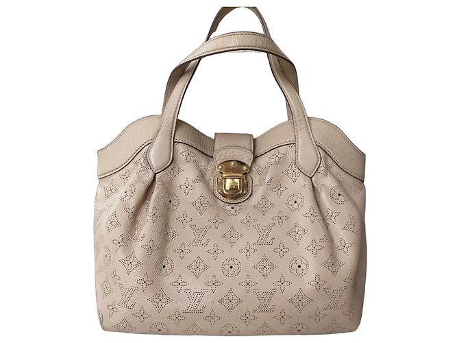 Louis Vuitton Mahina Cirrus Bolso de Piel Perforada Beige