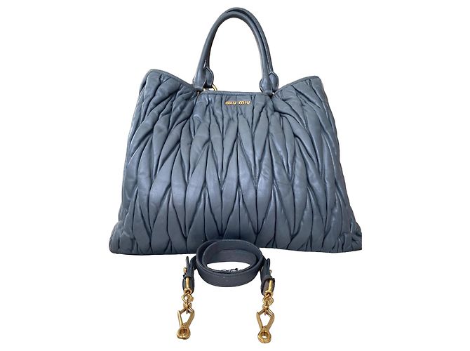 Miu Miu Matelassé Handtasche aus grauem Leder