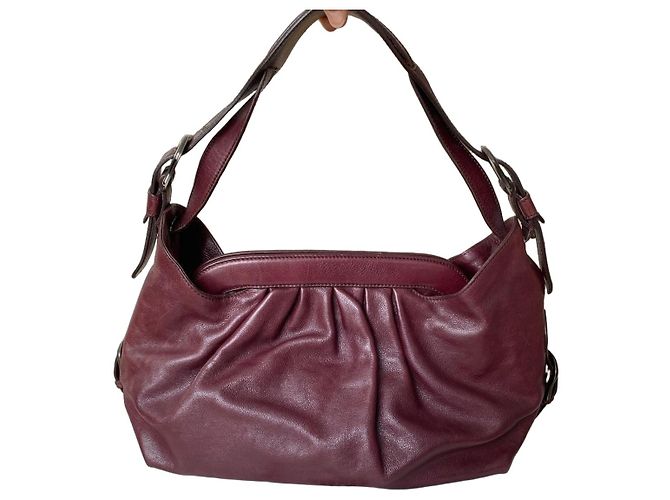 Bolso Fendi de cuero burdeos