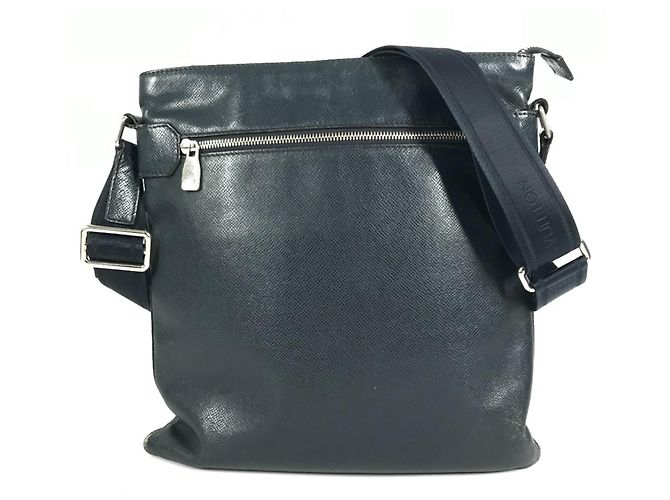 Borsa Louis Vuitton Taiga Sasha Blu navy