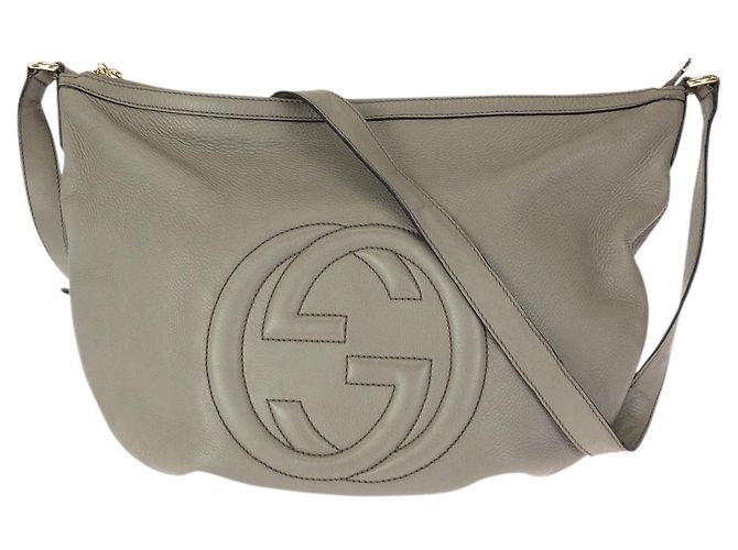 Bolsa de ombro Gucci Soho em couro com tassel